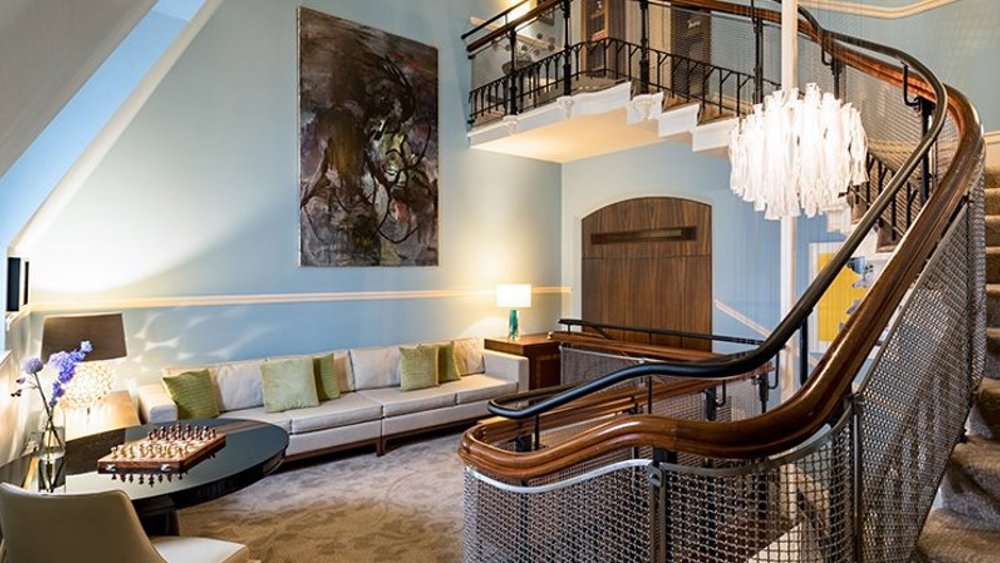 Once In A Lifetime The Contemporary Victorian Couple's Getaway The Grand Staircase Suite 1